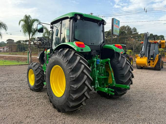 John Deere 6100J usado à venda na Trattore
