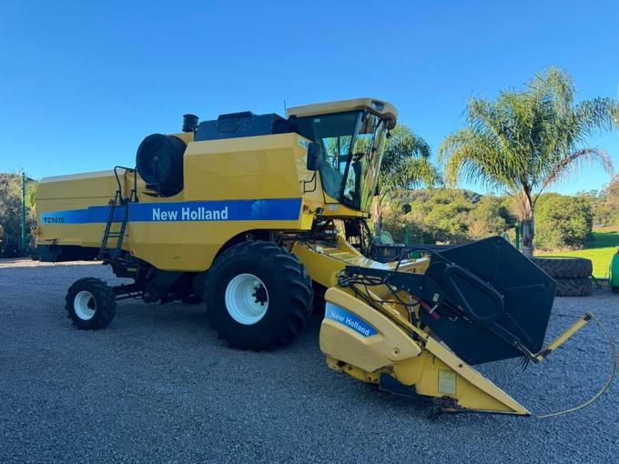 New Holland TC5070 usado à venda na Trattore
