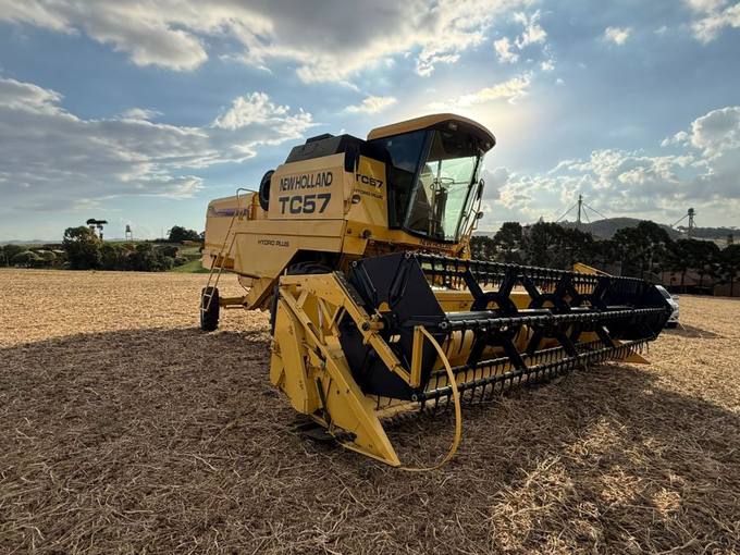 New Holland TC57 usado à venda na Trattore