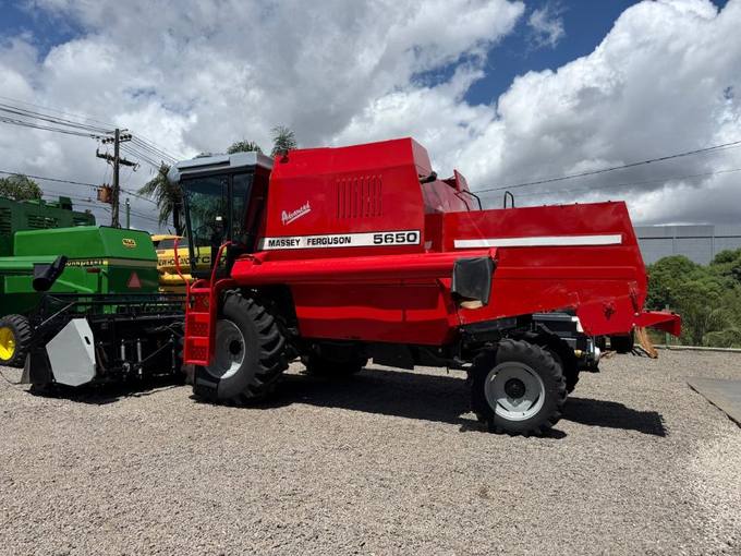 Massey Ferguson 5650 usado à venda na Trattore