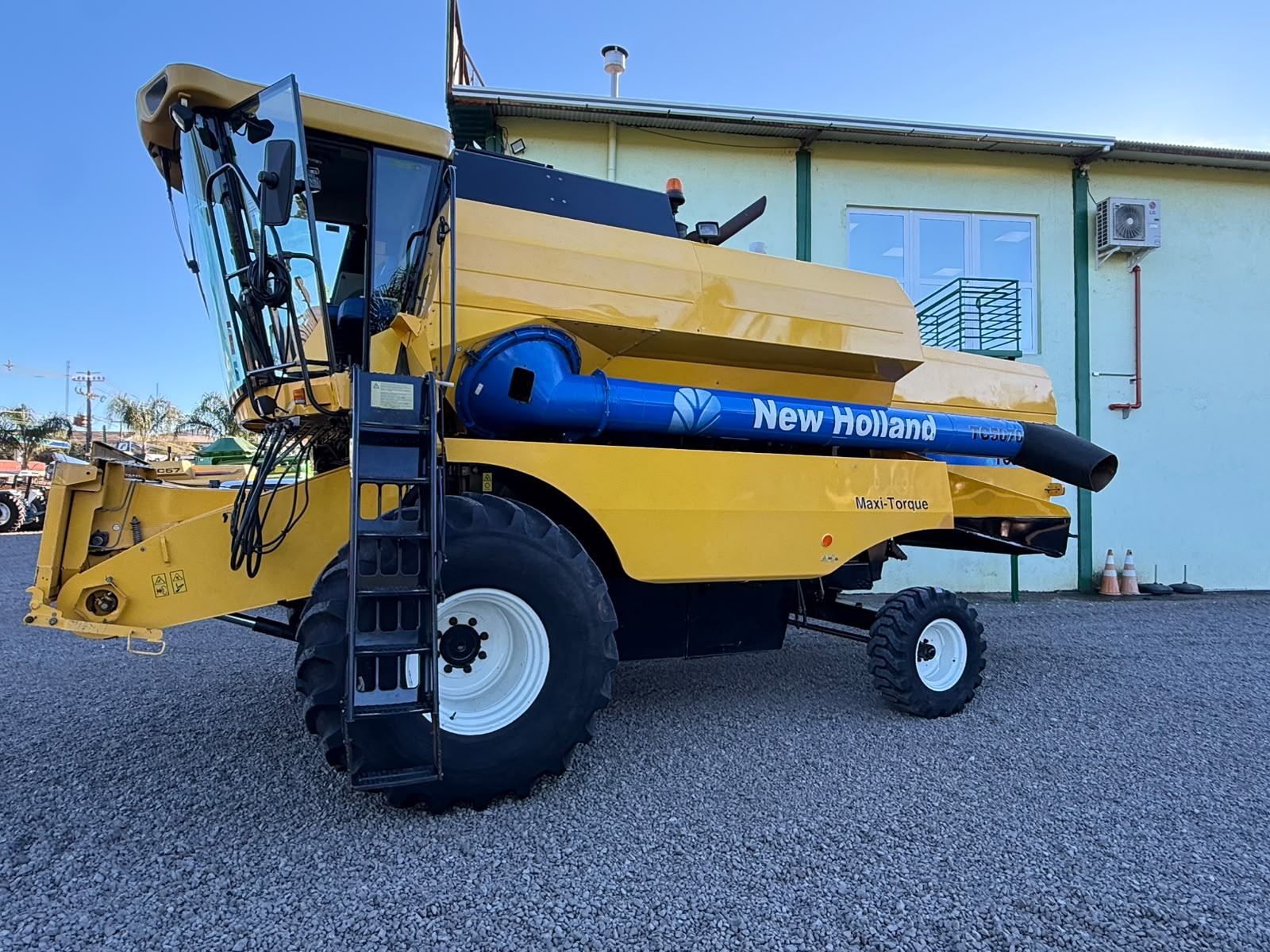 Colheitadeira New Holland TC5070 - Imagem 4