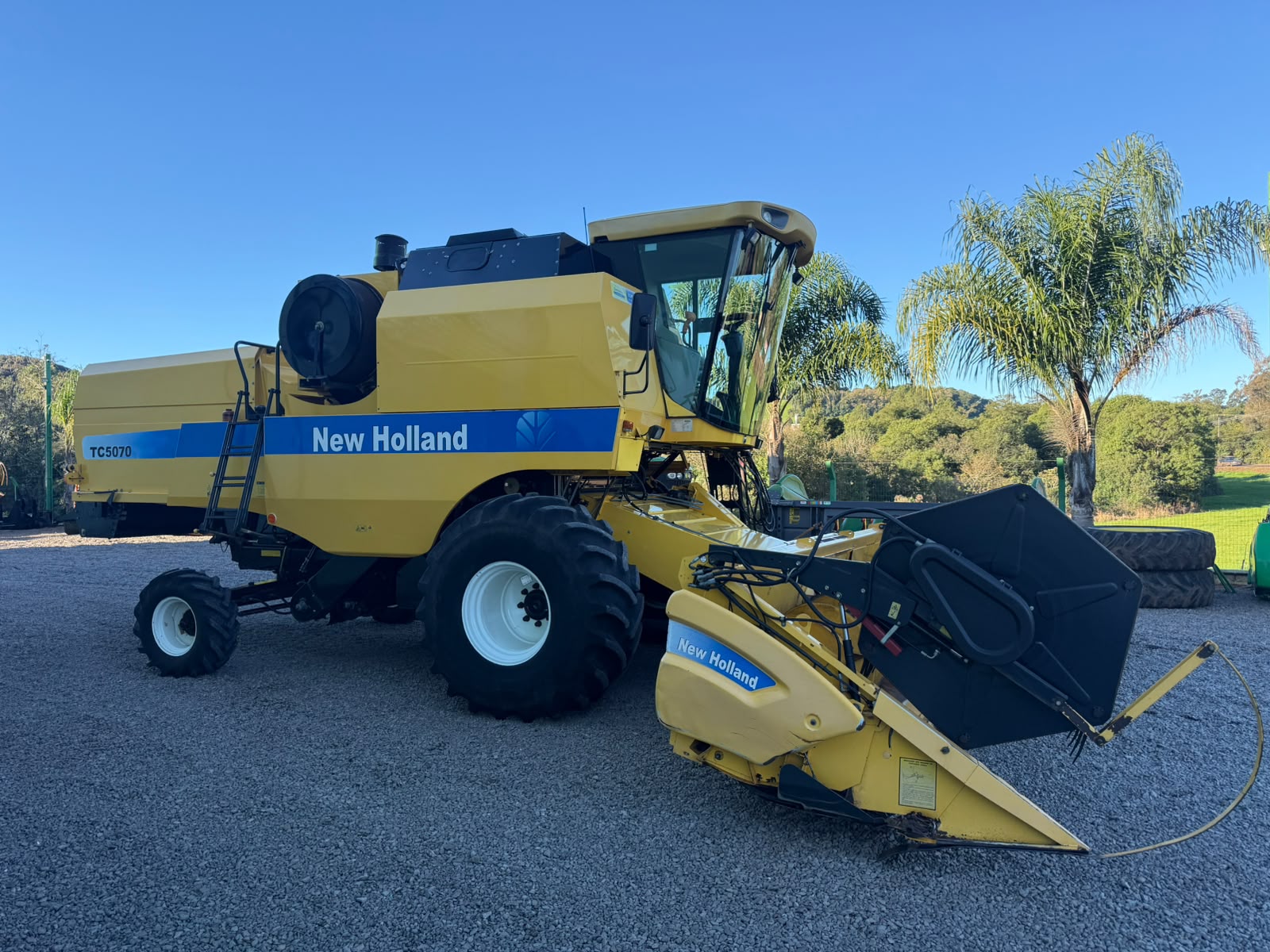 Colheitadeira New Holland TC5070 - Imagem 3