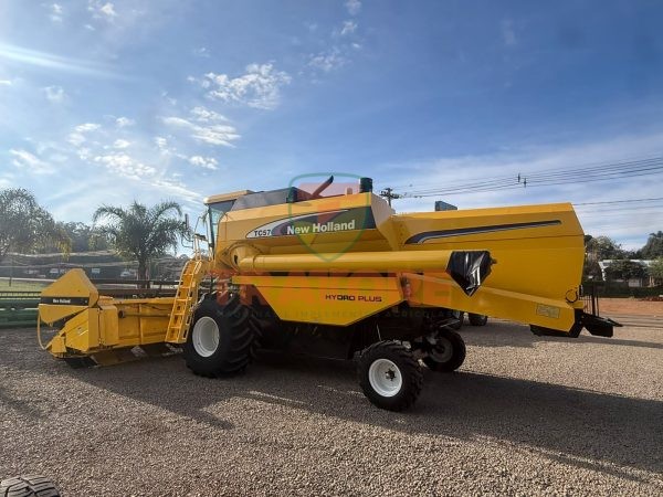 New Holland TC57 2008 usado à venda na Trattore
