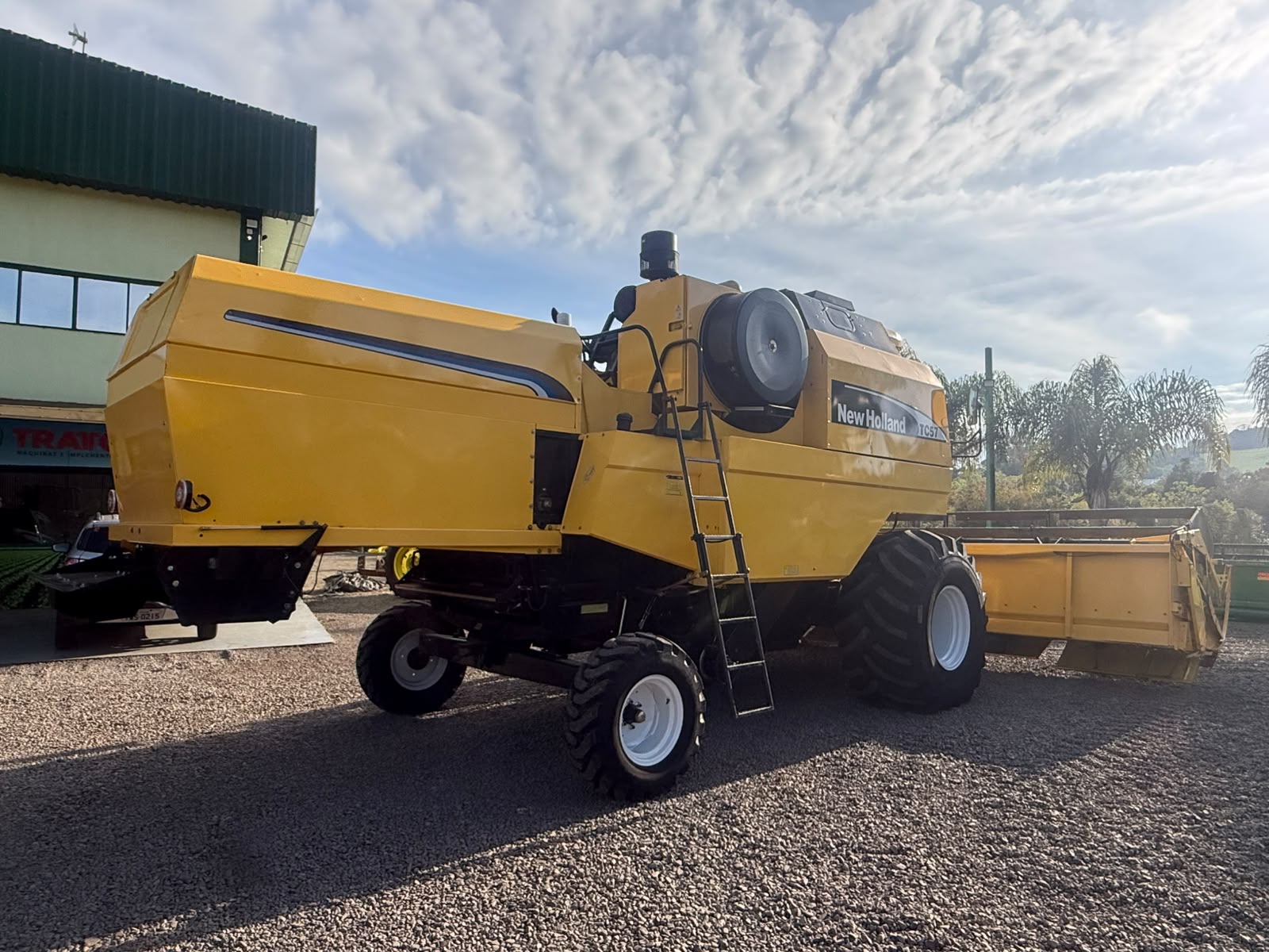 Colheitadeira New Holland TC57 - Imagem 3
